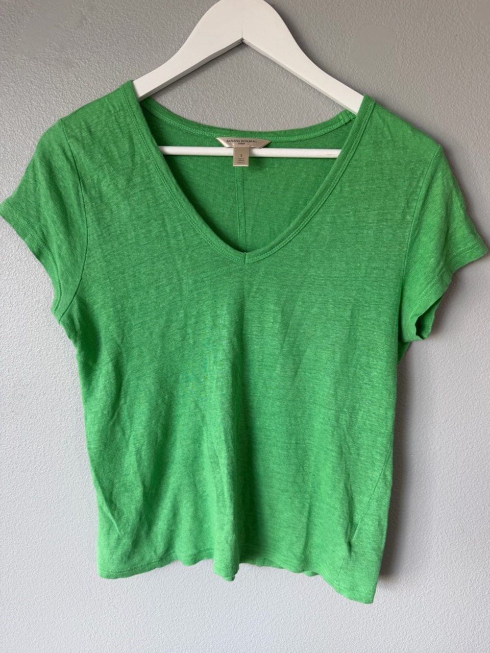 Banana Republic green v-neck 100% linen short sleeve tee Women’s sz S